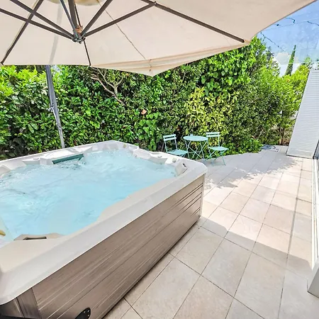Mit Jacuzzi In By Interhome