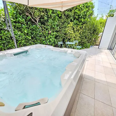 Mit Jacuzzi In By Interhome