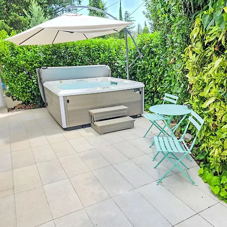 Mit Jacuzzi In By Interhome 펜션 *