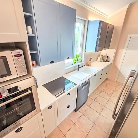 펜션 Mit Jacuzzi In By Interhome 자드라보노