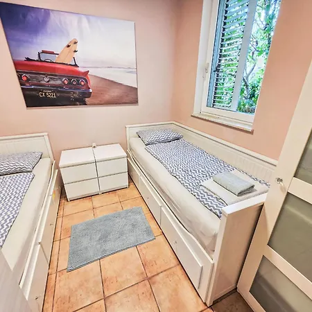 펜션 Mit Jacuzzi In By Interhome 자드라보노