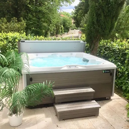Mit Jacuzzi In By Interhome 펜션 *