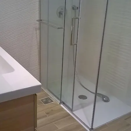 펜션 Mit Jacuzzi In By Interhome 자드라보노